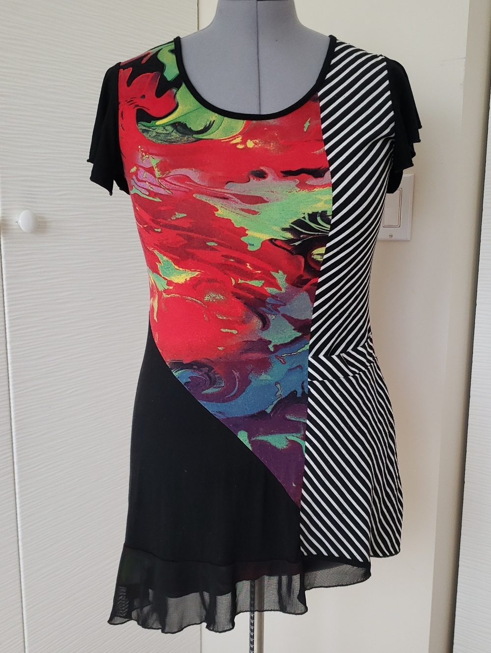 Phillipe Multicolor Abstract & Stripe Short Sleeve Top Sz.M